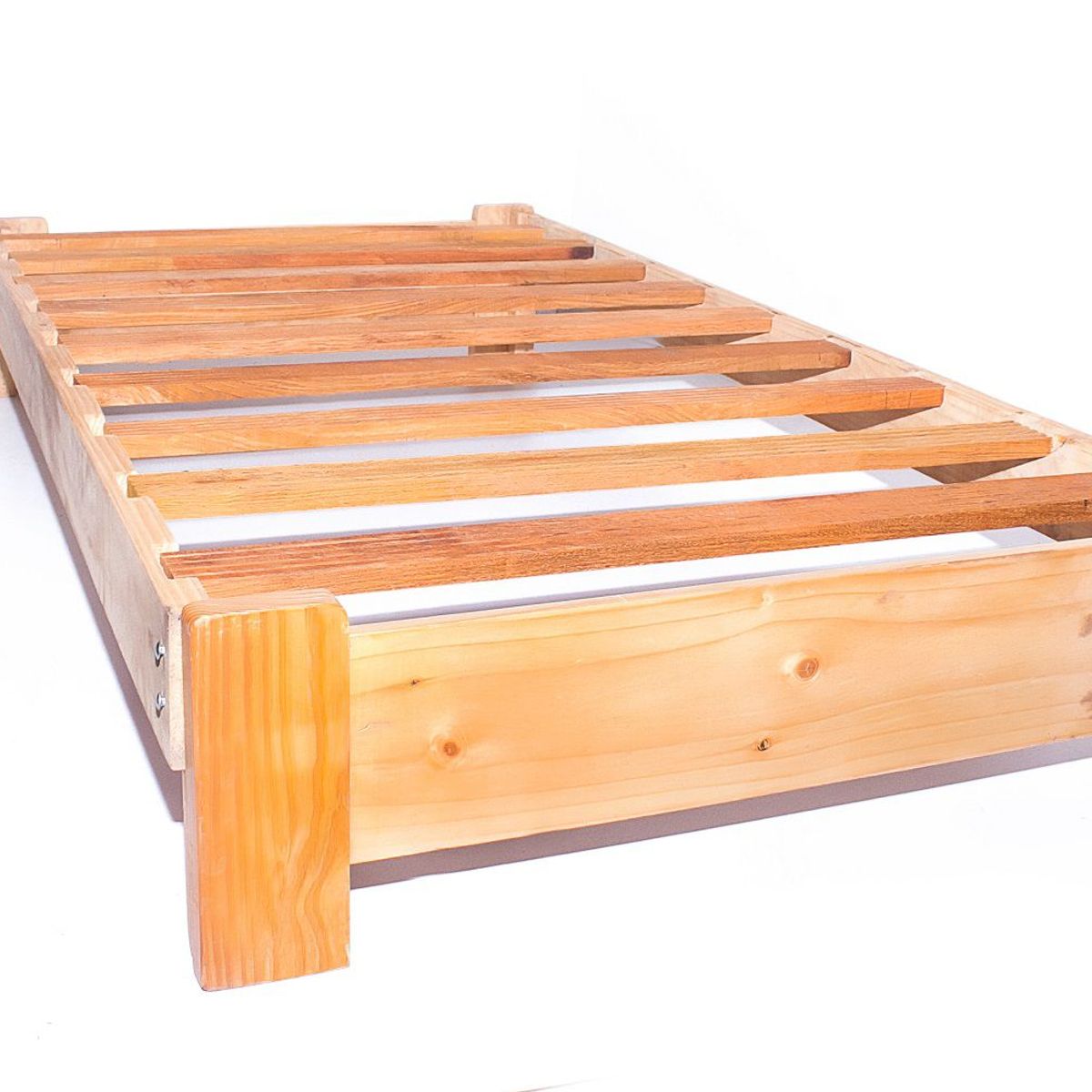 MUEBLES MACRUMO - Tarima ancha de Pino de 1.5 plazas con acabado