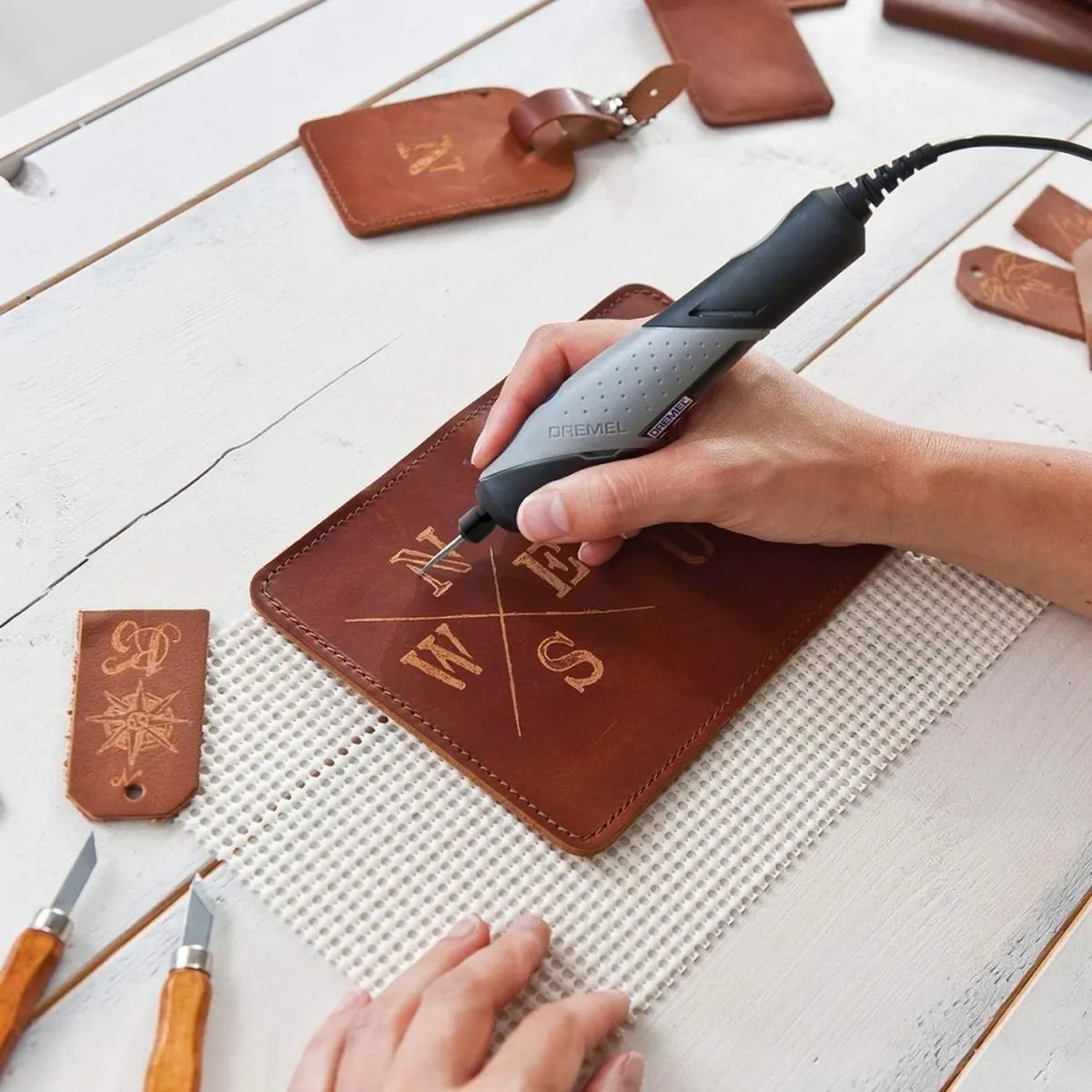 DREMEL - Multiherramienta dremel stylo + 2050 + 11 acc