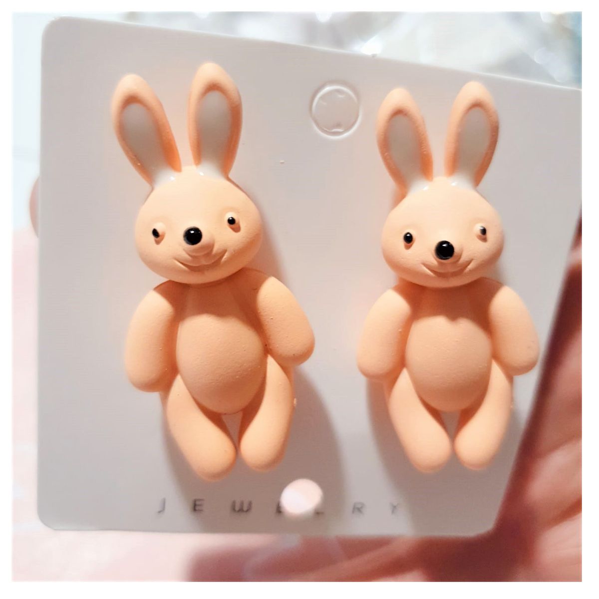 FERNANDA ROMERO JOYAS Y ACCESORIOS - Lindos Aretes Aesthetic Conejitos color Melón Pegados