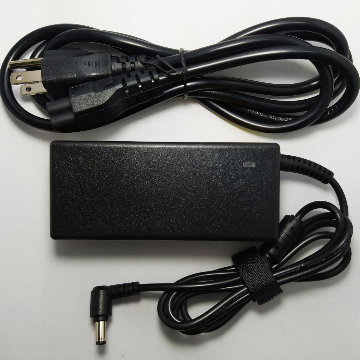 GENERICO - CARGADOR PARA LAPTOP ASUS 19V.  3.42A.  65W.  5.5X2.5 mm.