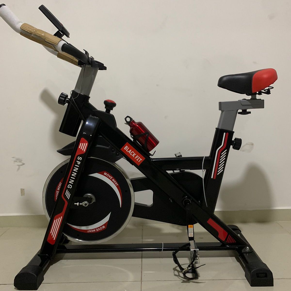 BLACKFIT - Spinning Bicicleta BF Volante de 12kg