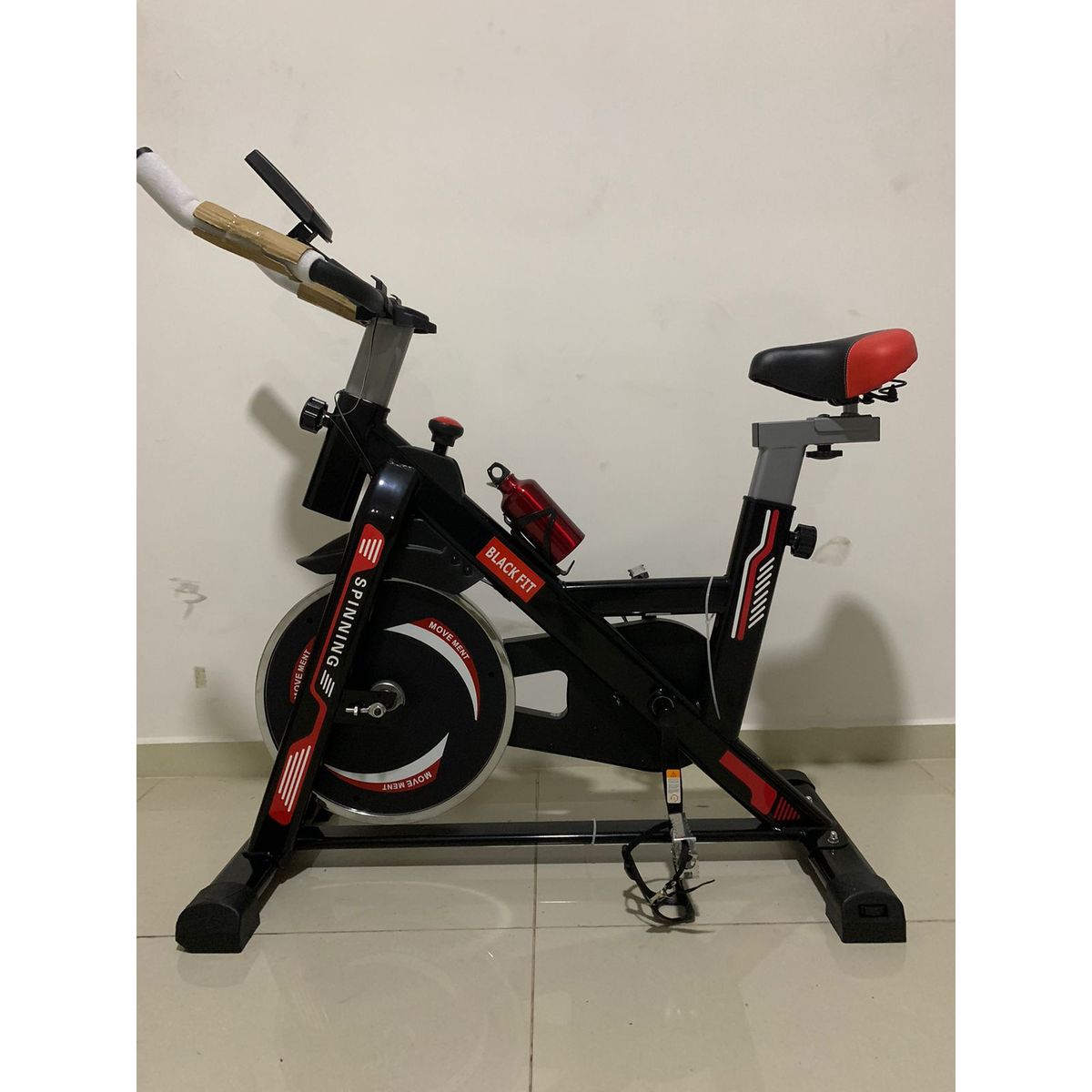 BLACKFIT - Spinning Bicicleta BF Volante de 12kg