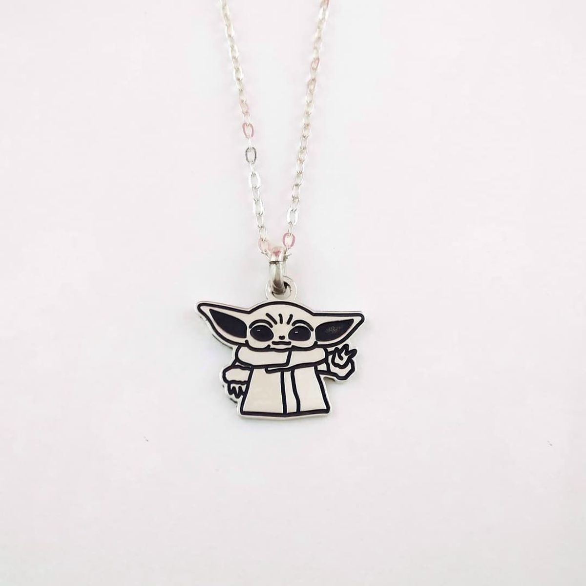 GENERICO - Collar  Baby Yoda  plata 950 - Musas Vanidosas