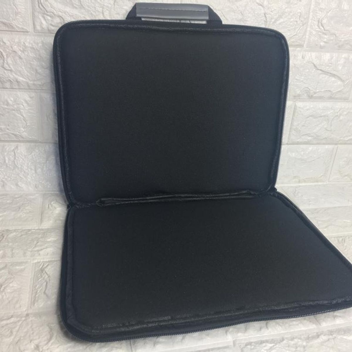 GENERICO - Funda Acolchada para Laptop 14 pulgadas / Doble Cierre y Asa Negro