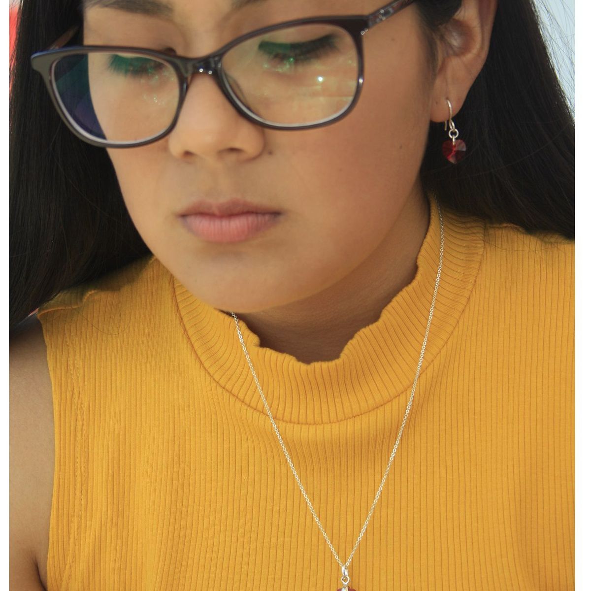 FERNANDA ROMERO JOYAS Y ACCESORIOS - Juego Collar y Aretes Corazones Cristal Rojo Austriaco y Plata 1cm