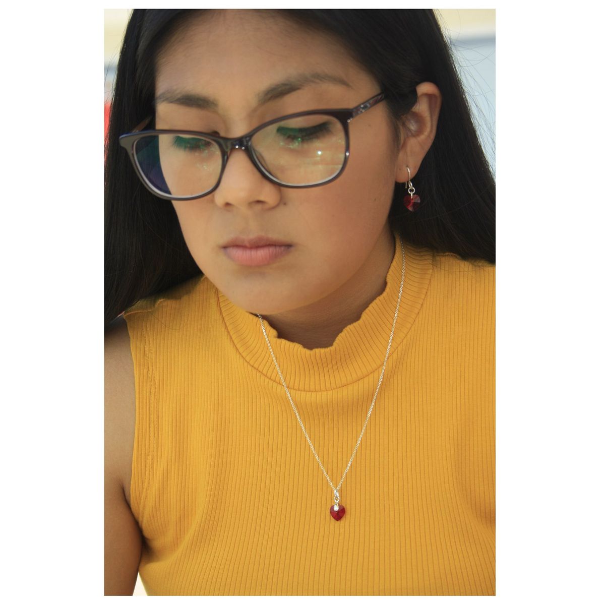 FERNANDA ROMERO JOYAS Y ACCESORIOS - Juego Collar y Aretes Corazones Cristal Rojo Austriaco y Plata 1cm