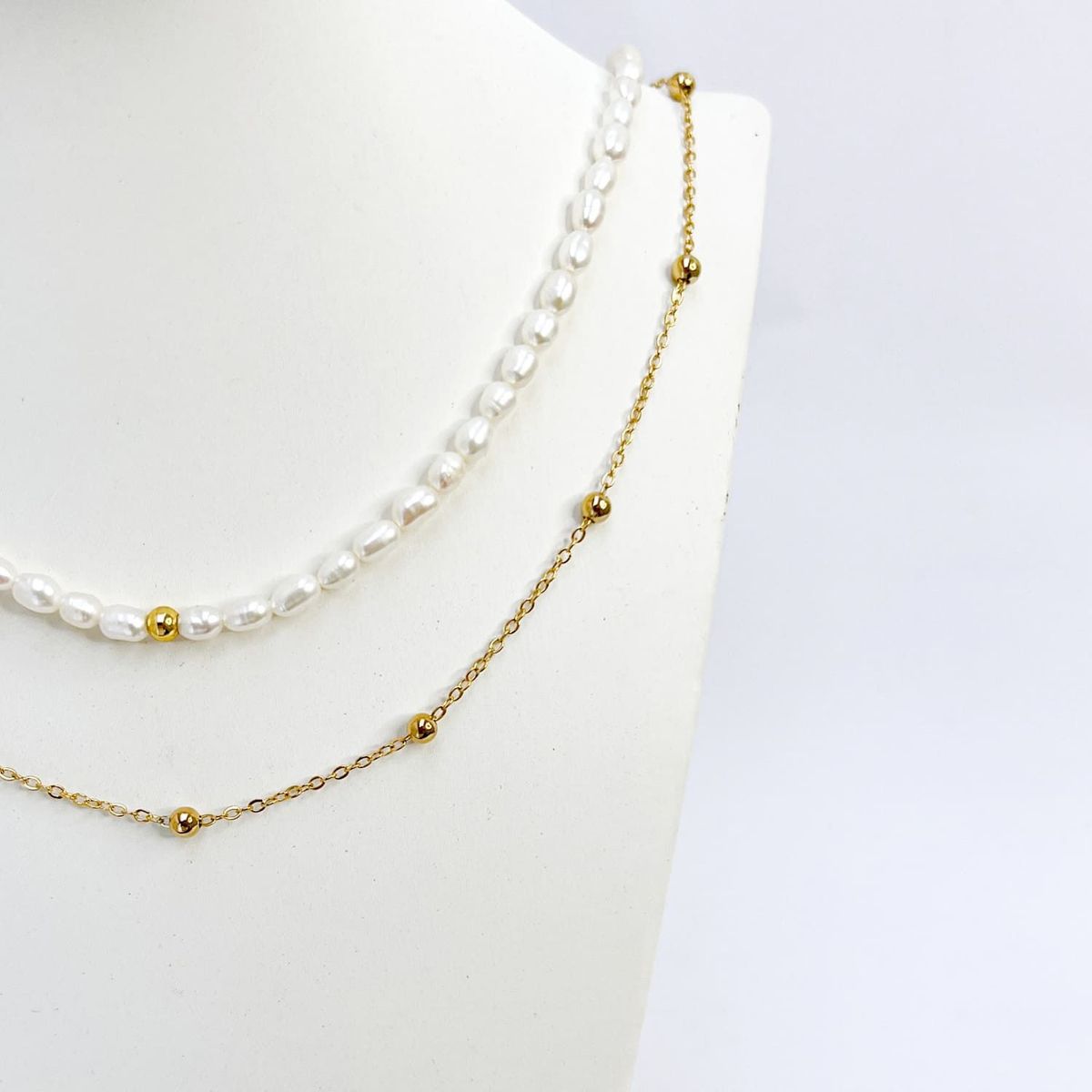 GENERICO - Choker / Collar de perlas naturales  + collar dorado Naif Jewelry