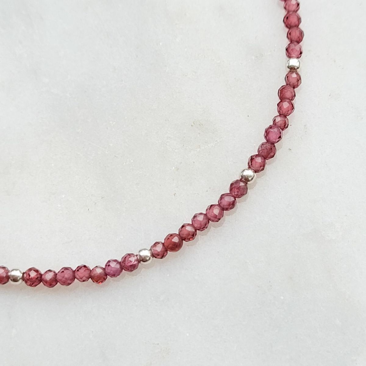 INTUERI - Pulsera Basica Granate 2mm