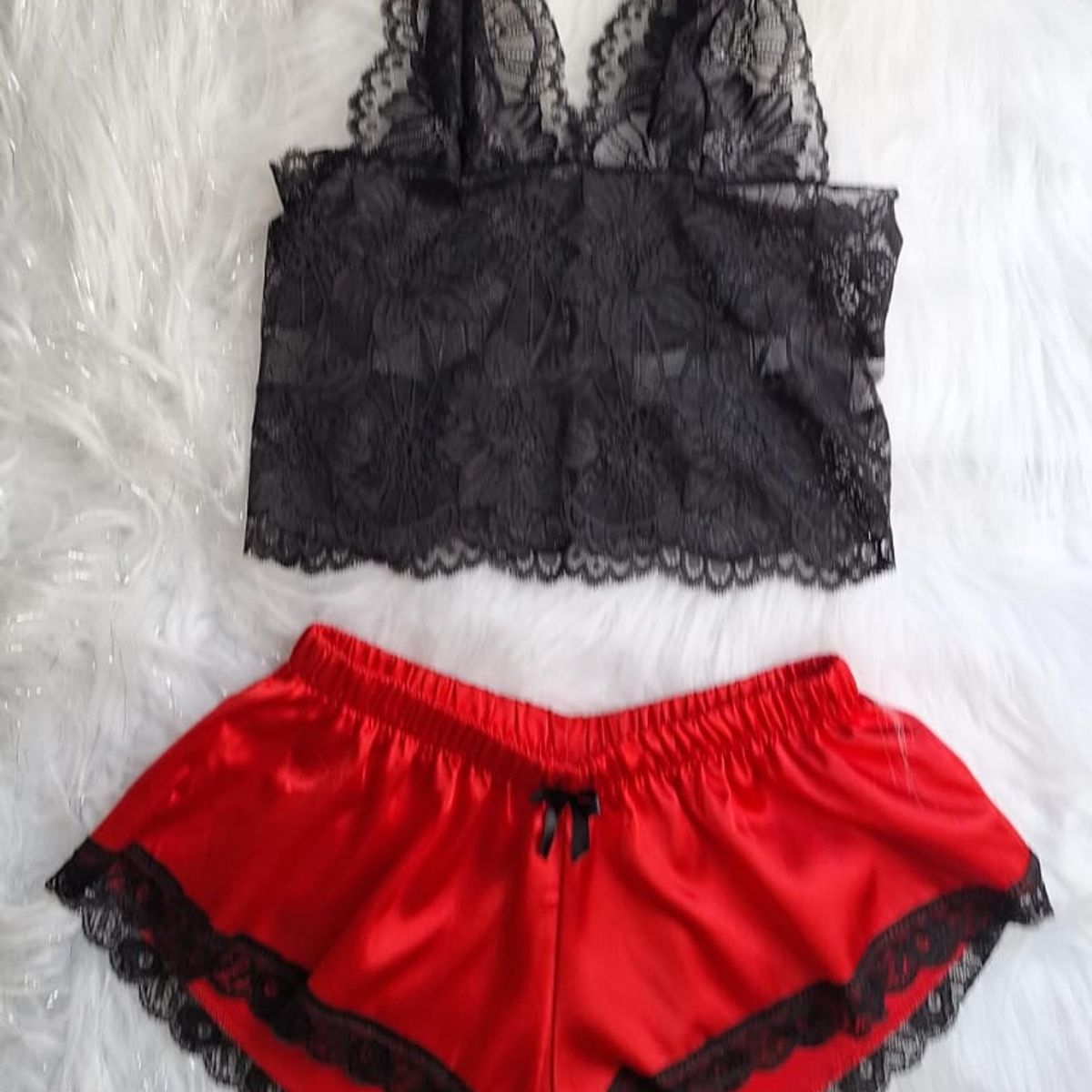 GENERICO - CONJUNTO DE PIJAMA ROJA CON BLONDA NEGRA