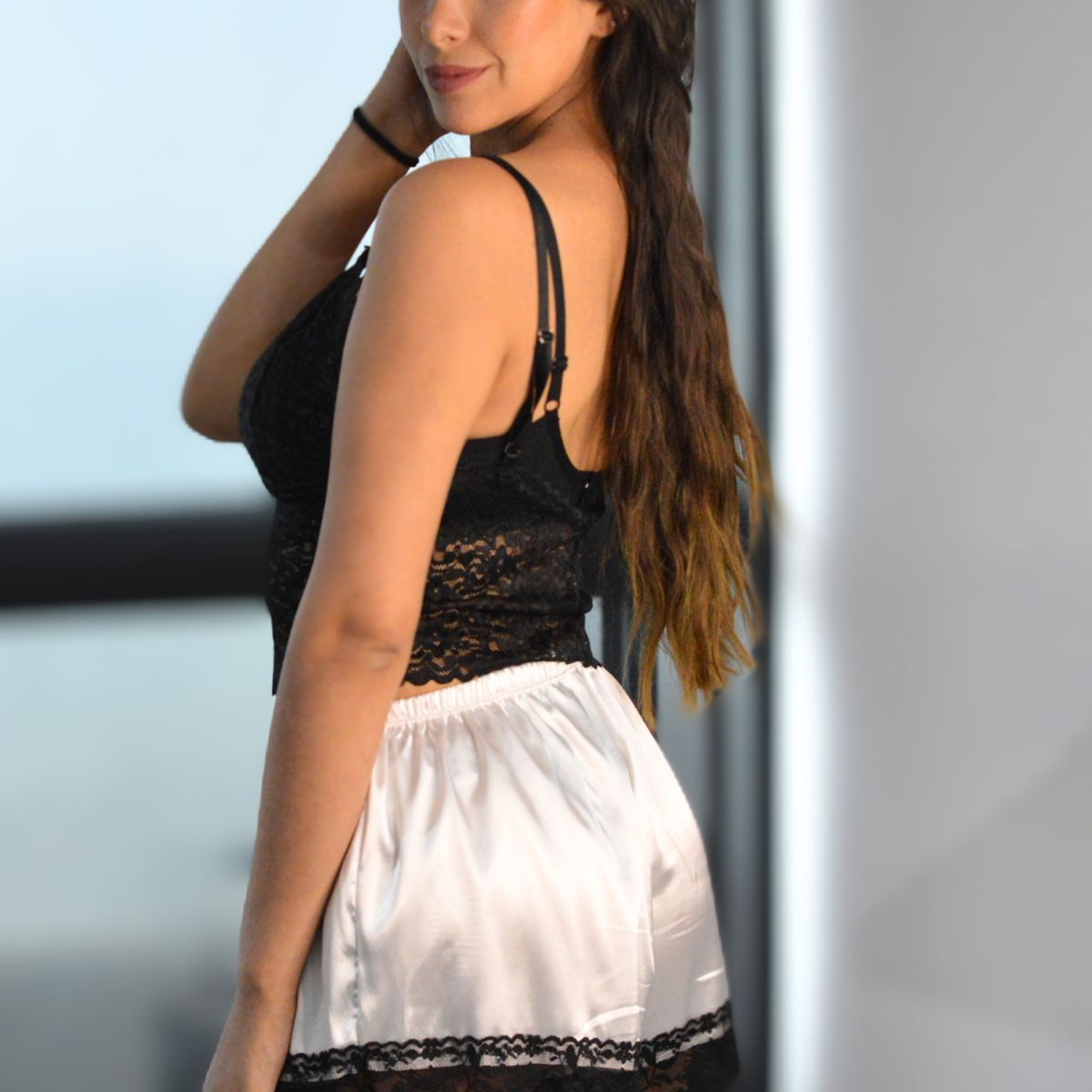 GENERICO - CONJUNTO DE PIJAMA BLANCO CON BLONDA NEGRA