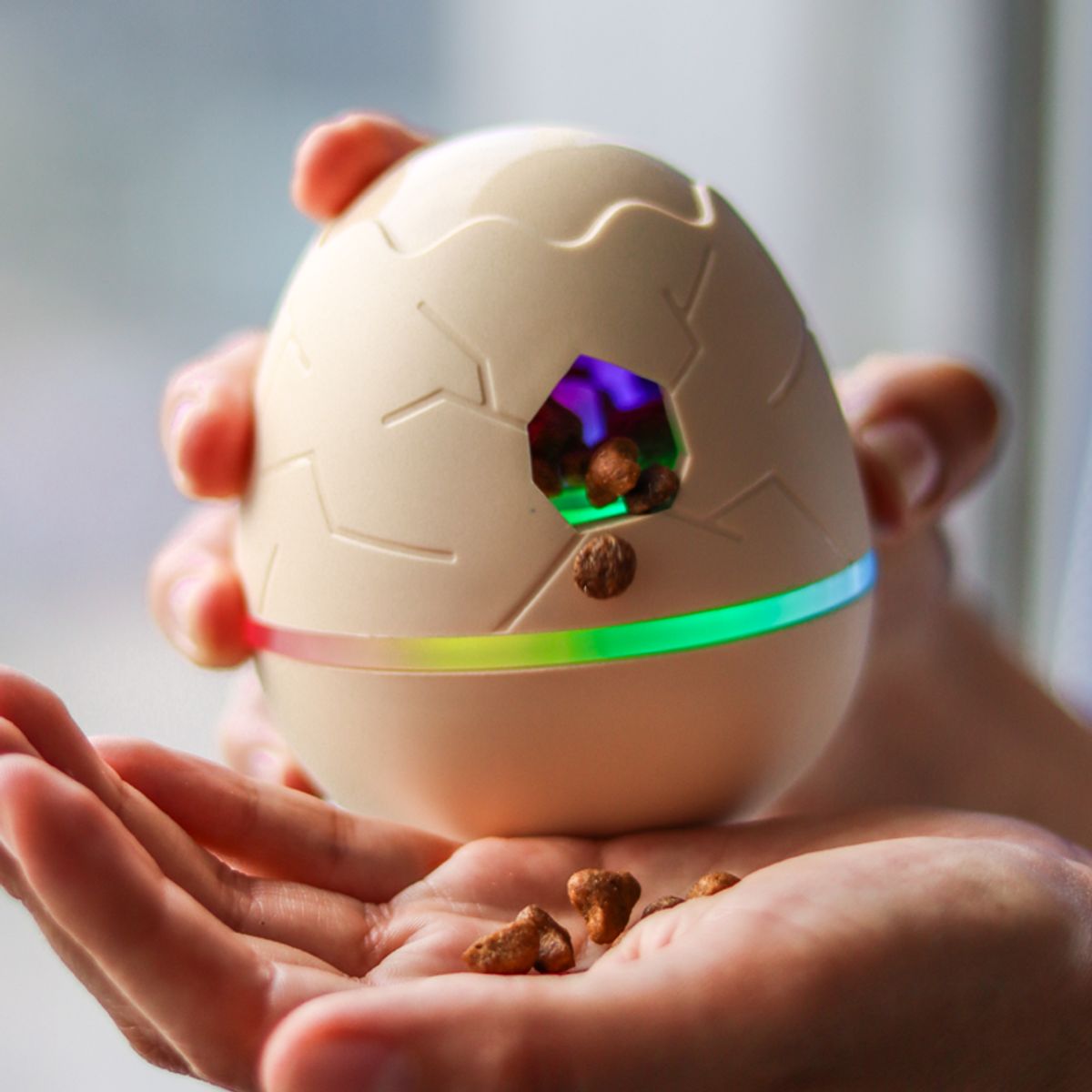 CHEERBLE - JUGUETE DISPENSADOR DE SNACKS INTERACTIVO PERROS Y GATOS