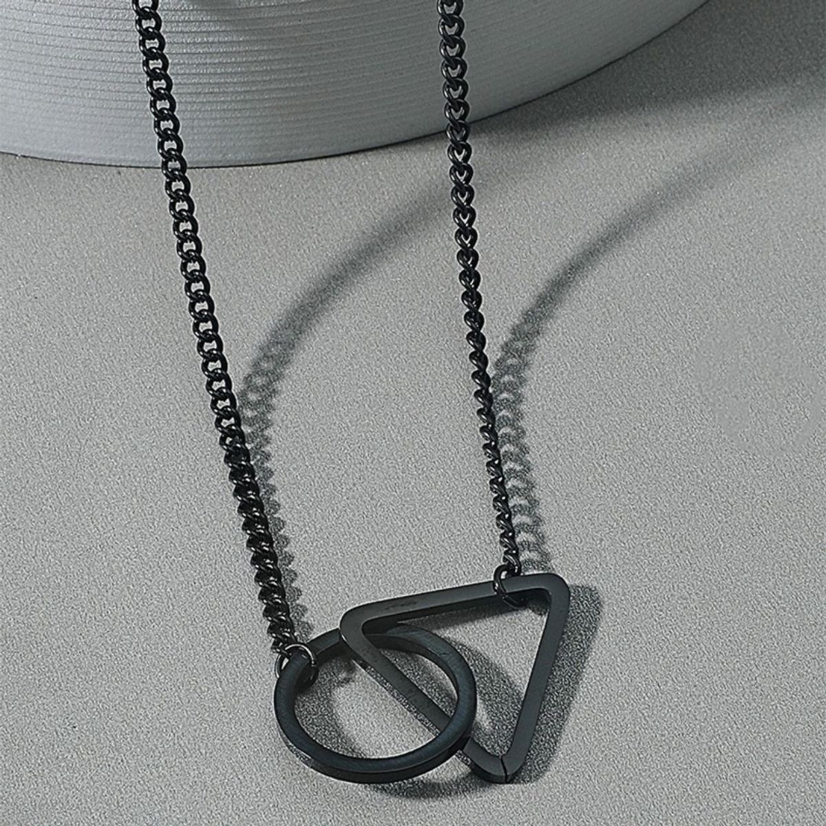 GENERICO - Collar  para varon Con Combinación De Triángulo Circular - Titanio