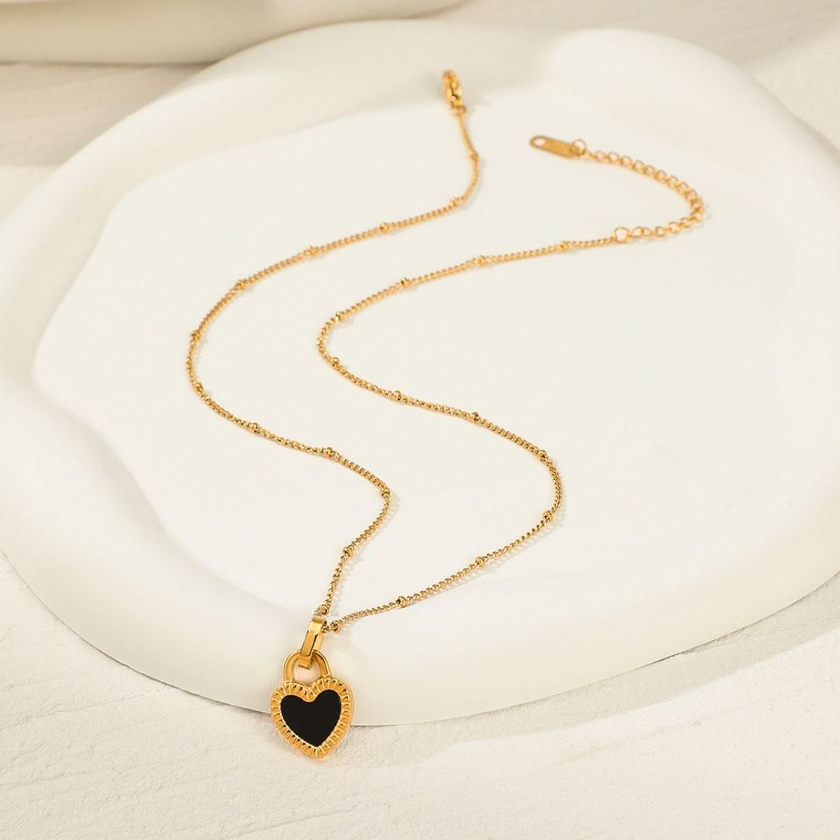 GENERICO - Collar  de mujer Corazon  Negro en Acero de Titanio