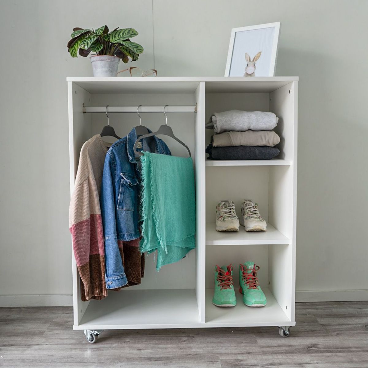 ALL CENTER MUEBLES DE MELAMINA - Ropero Alhena Allcenter con Garruchas