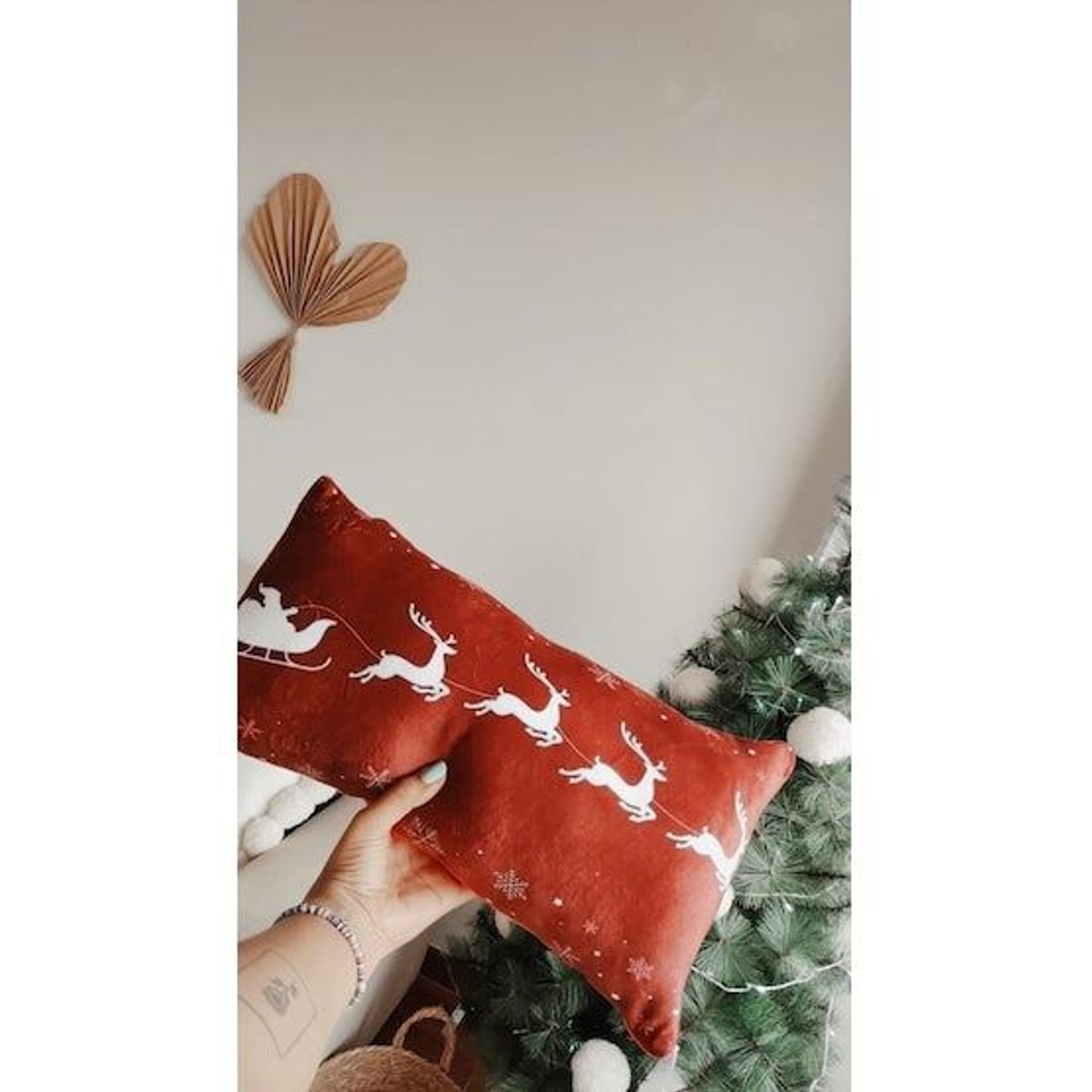 GENERICO - COJIN MINI VENADOS EN TERCIOPELO GUINDA