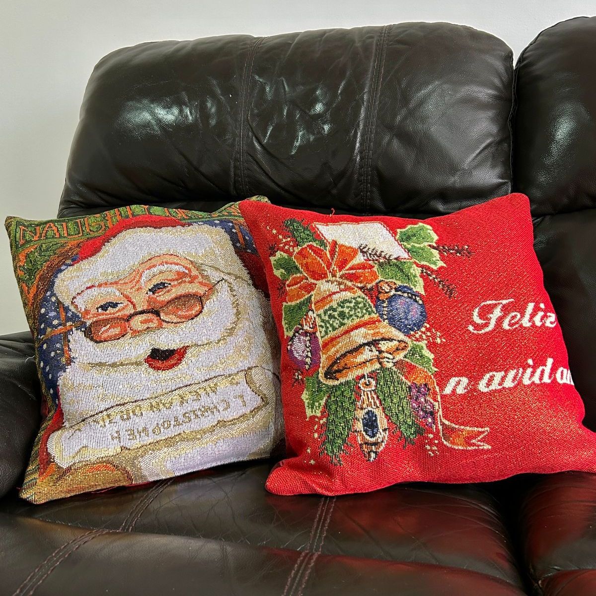 KAST PE - Cojin Navideño Modelo Campana Navideña 38x38