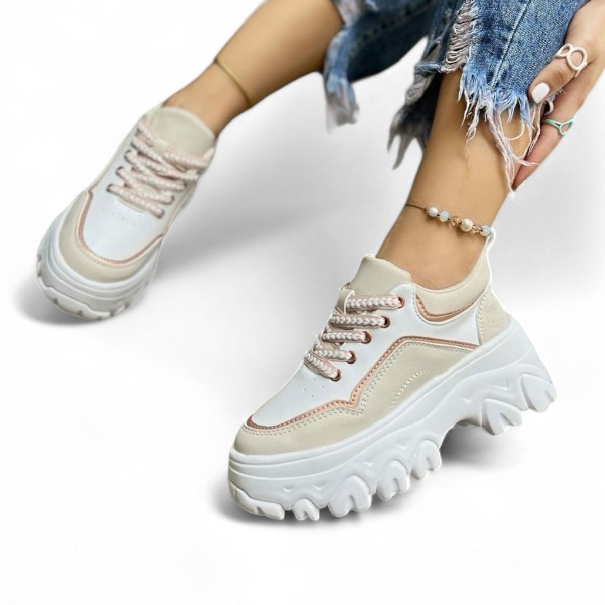 GENERICO - Zapatilla Mujer Tendencia Color Blanco.-