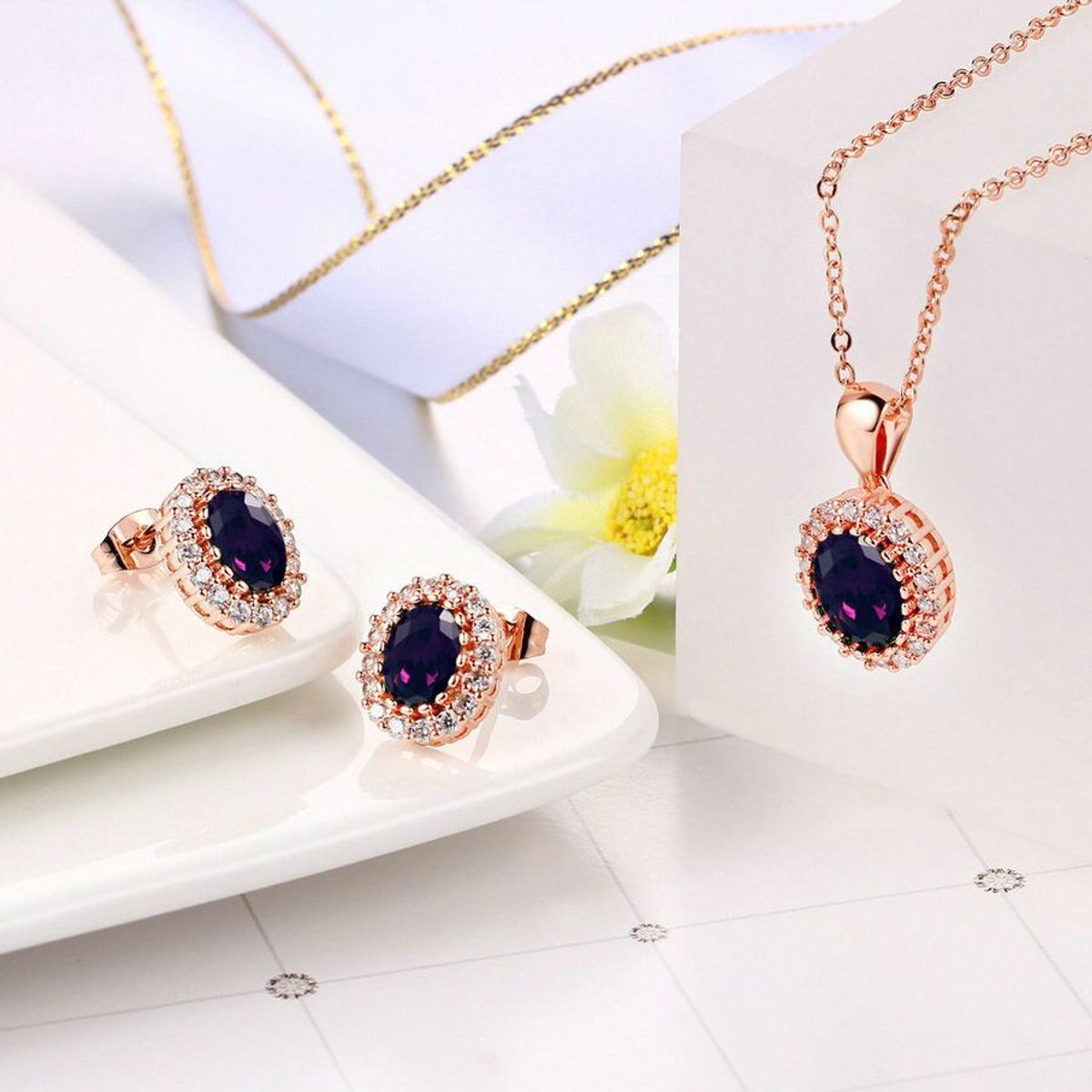 LA TIENDA 88 JOYAS Y ACCESORIOS - La Tienda 88 - Set Collar y Arete Mujer Cristales de Princesa - Morado