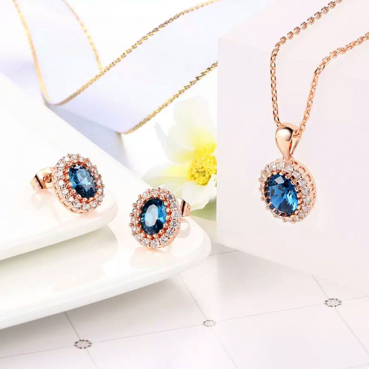 LA TIENDA 88 JOYAS Y ACCESORIOS - La Tienda 88 - Set Collar y Arete Mujer Cristales de Princesa- Celeste