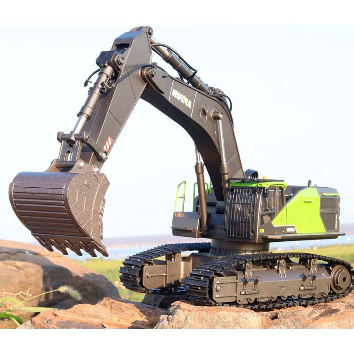 HUINA - Excavadora Hidráulica Cuch/Metal a Control Remoto Huina 1593