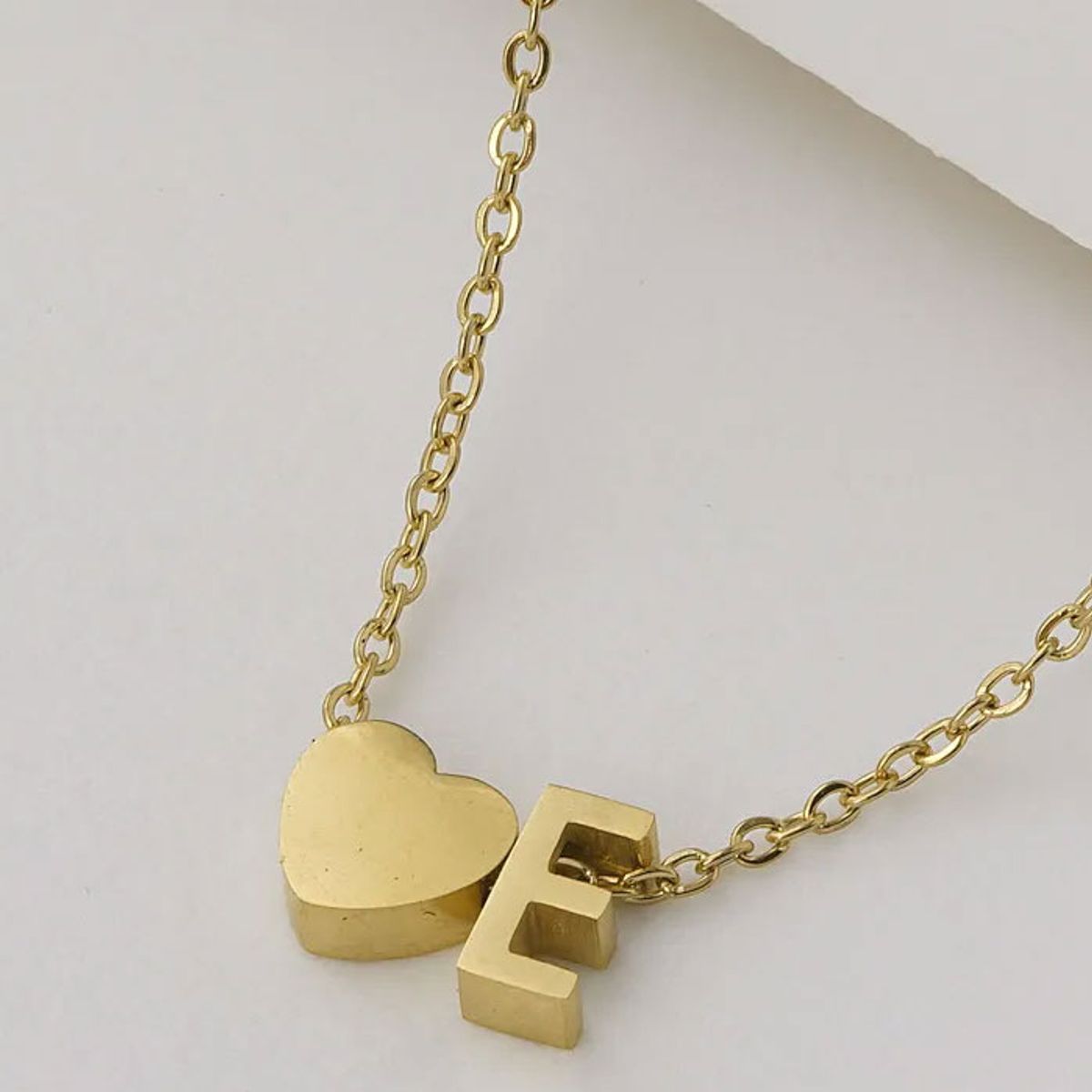 GENERICO - Collar Inicial con corazón letra E