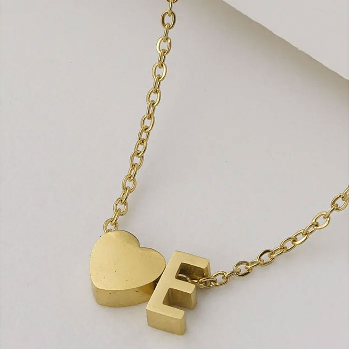 GENERICO - Collar Inicial con corazón letra E