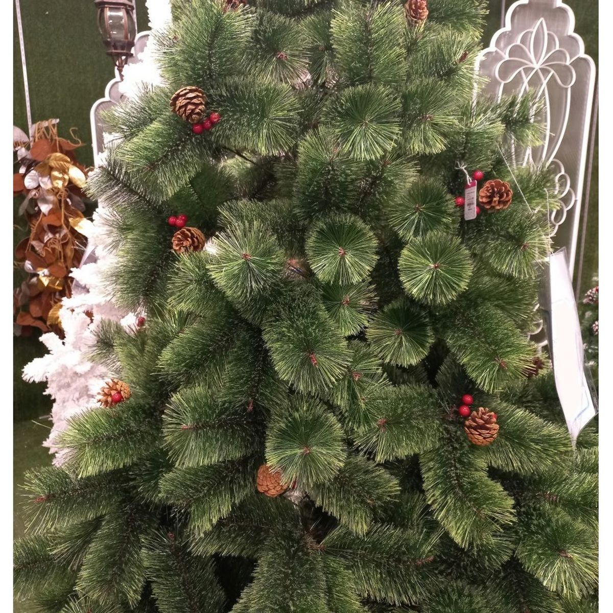 GENERICO - Árbol de navidad 2.1 m. jaspeado con piñas y cerezas