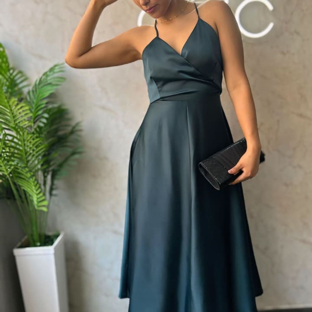 GENERICO - Vestido Midi Ludivina - De tirantes Cruzados en la espalda