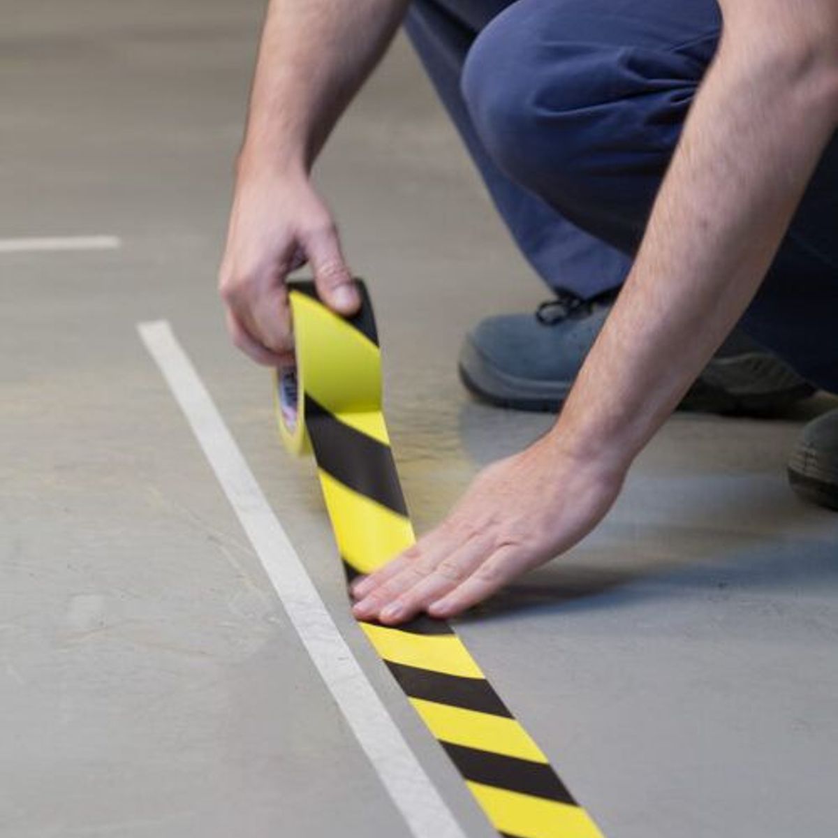 GENERICO - Cinta de Señalización o Delimitadora  Amarillo / Negro 50mm x 33mt  MIARCO