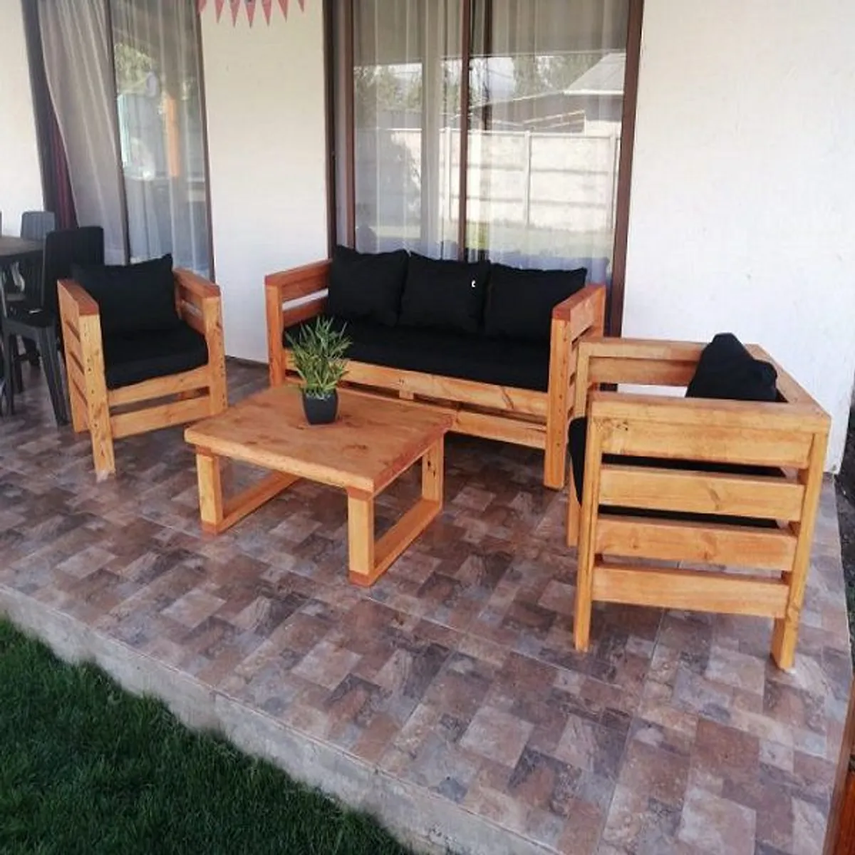 DMUEBLES - SALA DMUEBLES JORDAN  3-1-1 + MESA DE CENTRO NEGRO