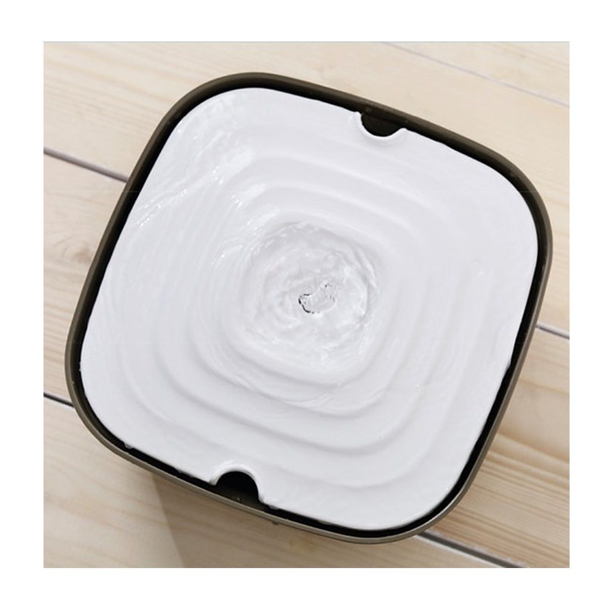 SAVIC - Fuente para Gatos y Perros Volcano Marrón