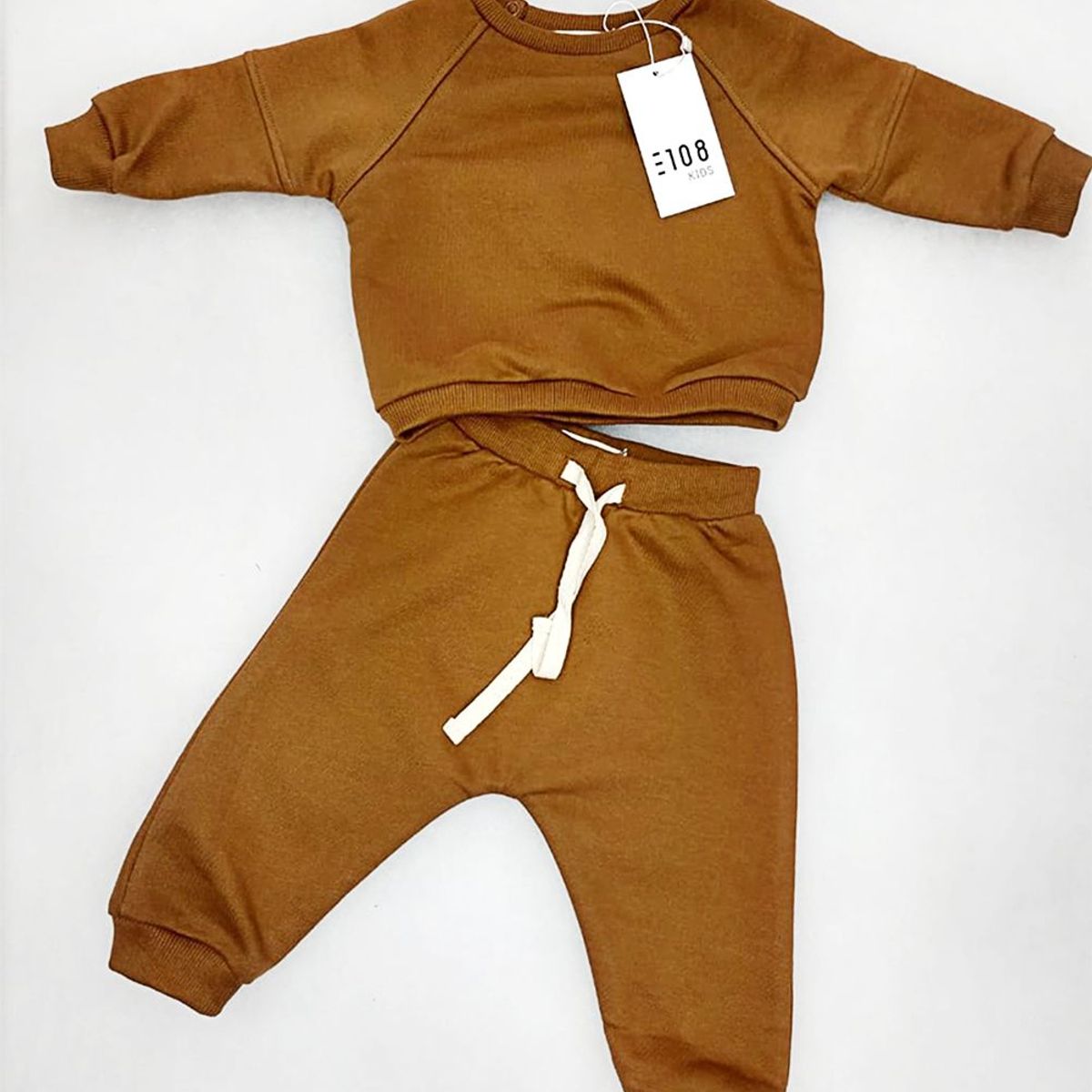 GENERICO - Pantalón Unisex  Chriss Color Camello Estacion 108