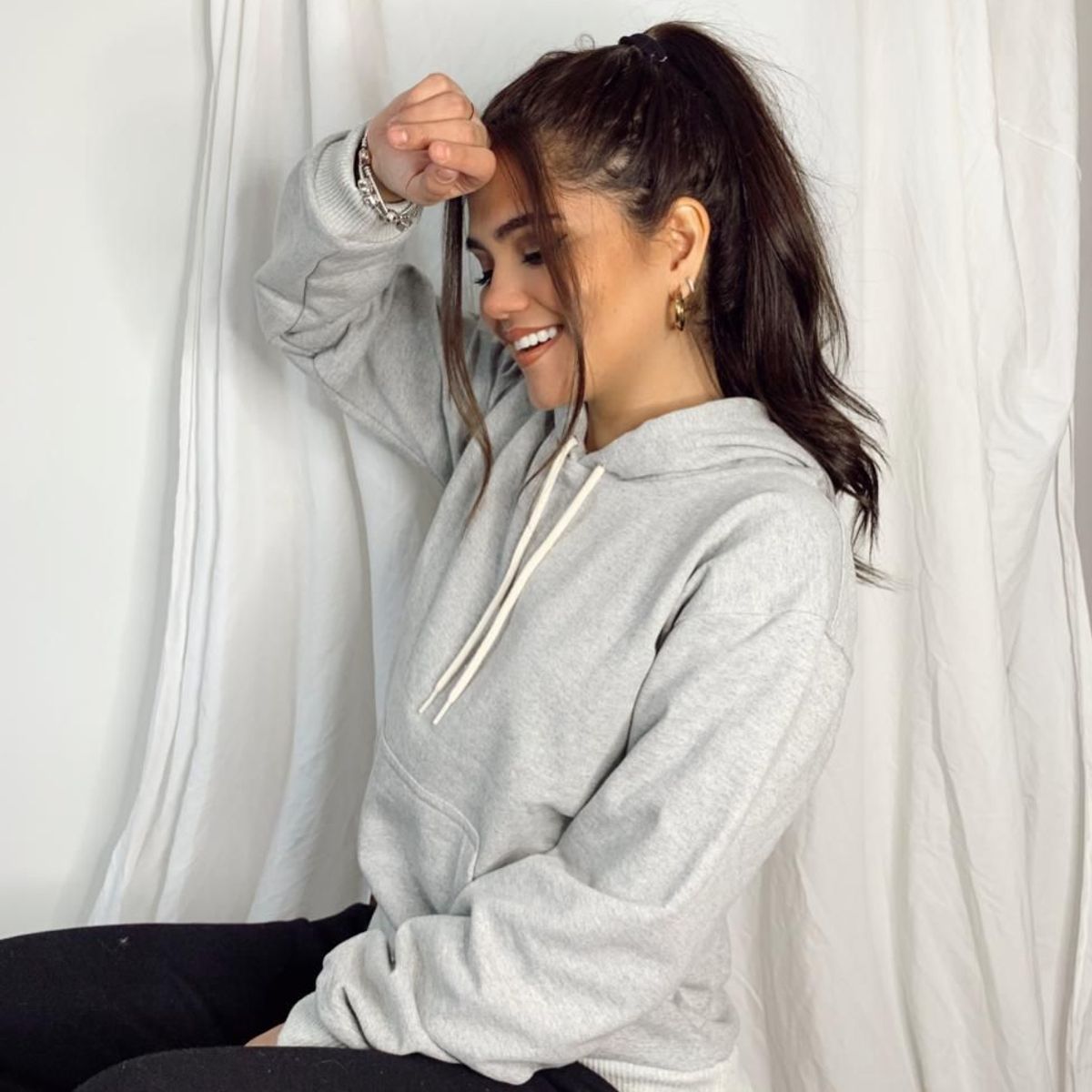 AMA OUTFITTERS - HOODIE POLERA BASICA GRIS