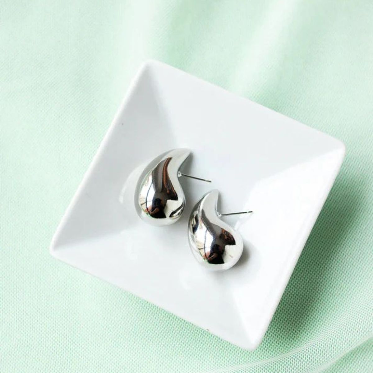 GENERICO - Aretes gota con tuercas plateado talla S