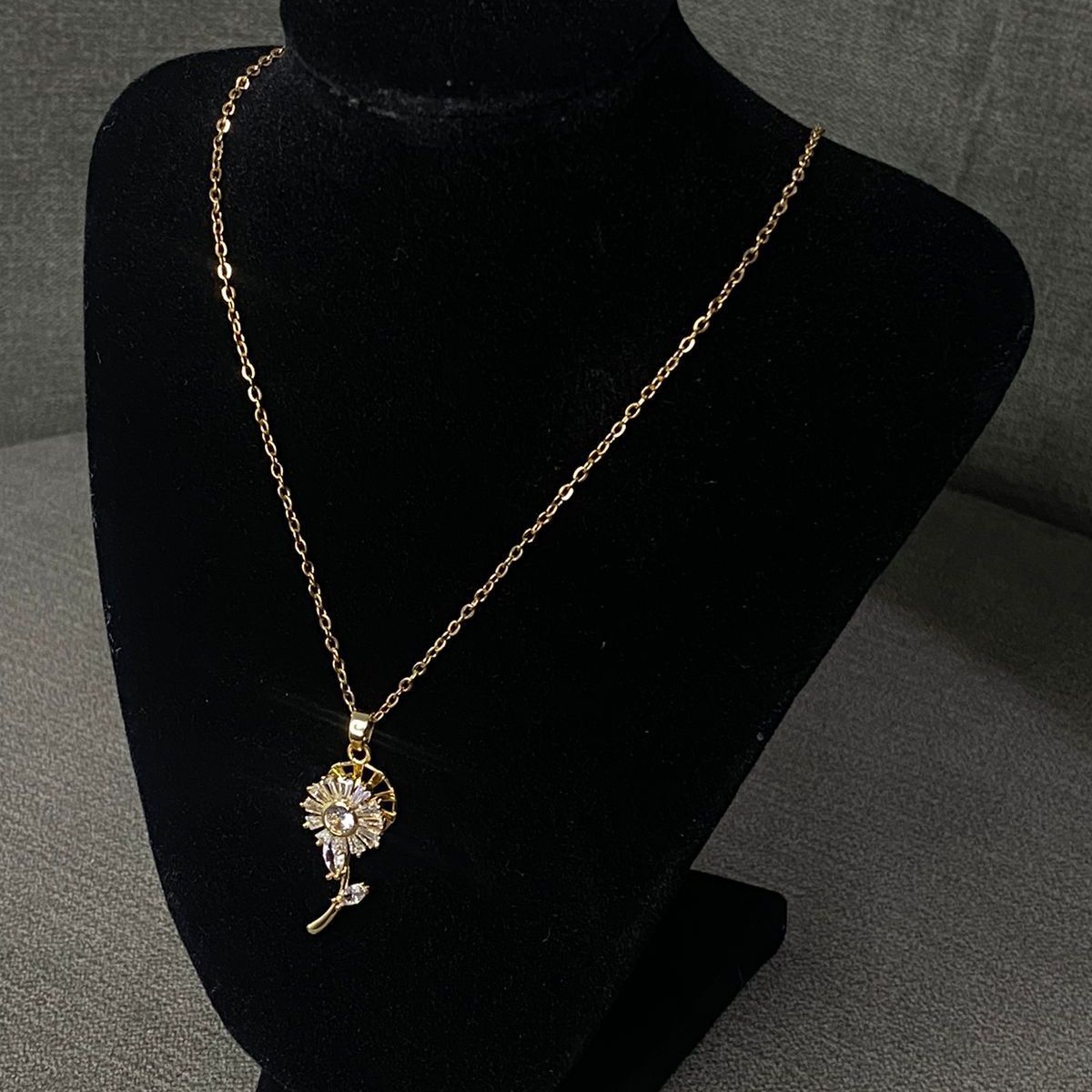 GENERICO - Collar para mujer giratorio con dije modelo girasol con rama