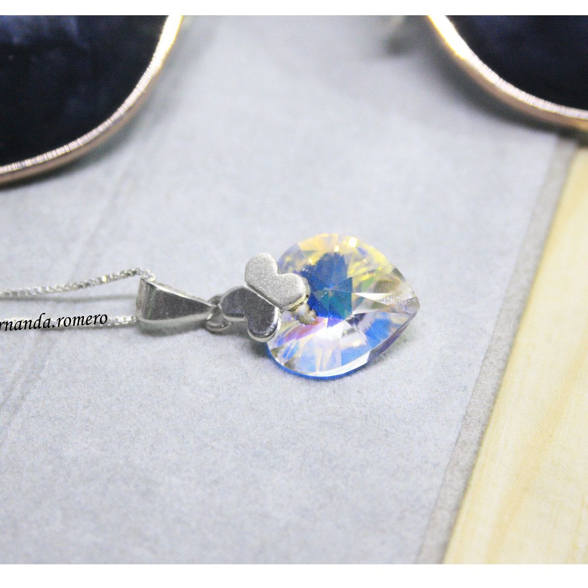 FERNANDA ROMERO JOYAS Y ACCESORIOS - Hermoso collar Mariposa y Corazón Aurora Boreal de Cristal y Plata