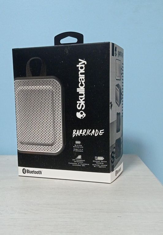 Parlante Bluetooth Skullcandy BARRICADE Premium Portátil