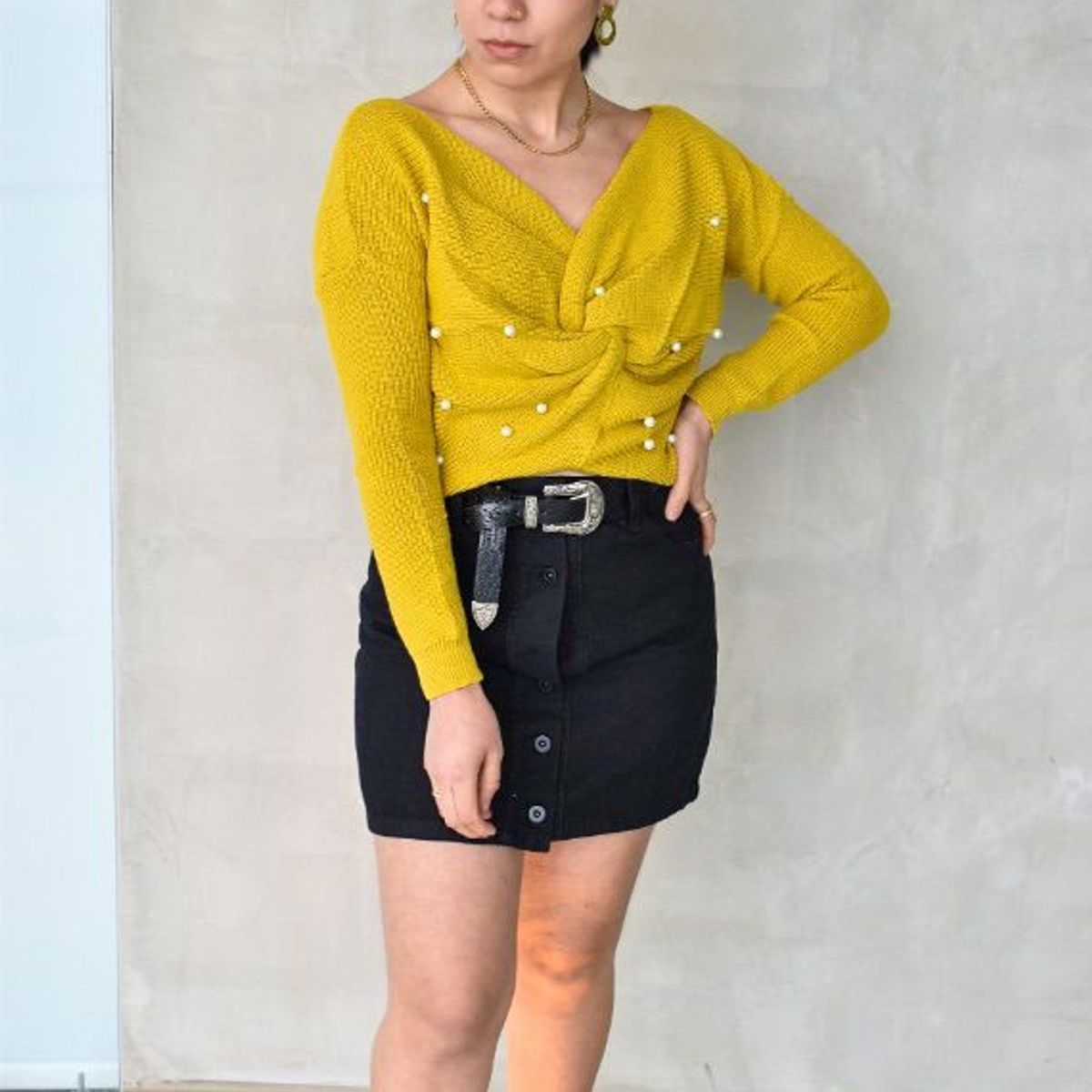 AMA OUTFITTERS - CHOMPA KARLA CRUZADA CON PERLAS