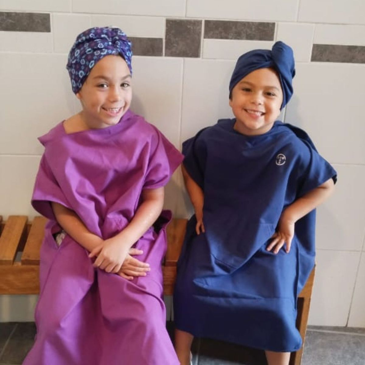 TOWELTEC - CAMBIADOR DE MICROFIBRA NEGRO NIÑOS TALLA 10