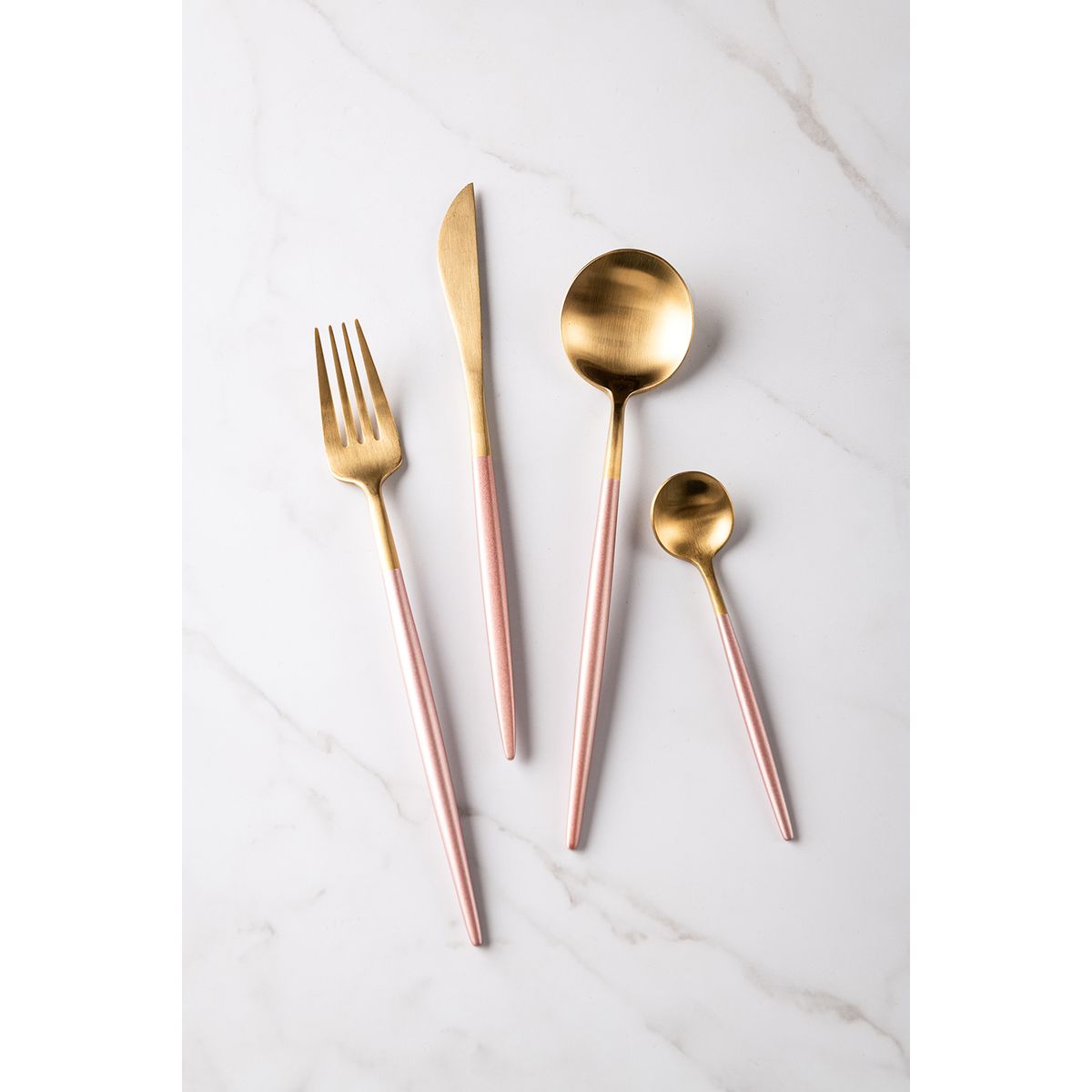 GENERICO - Set de Cubiertos Rosado y Dorado x 4 Un