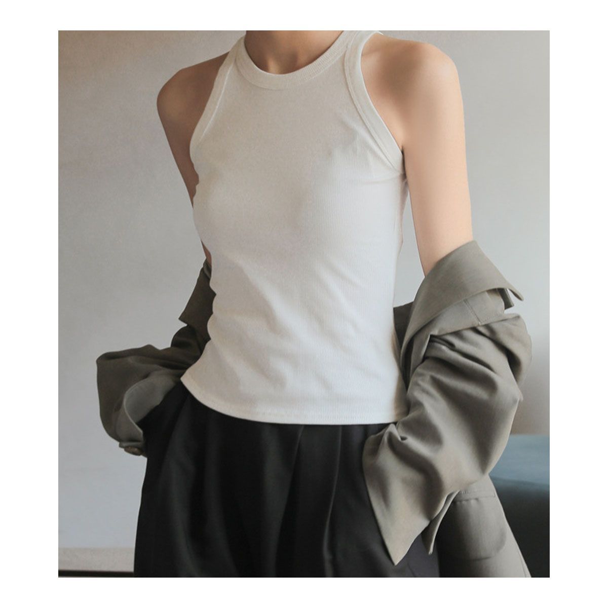 42AROZINA - Crop top básico sin mangas para mujer corte slim canalé