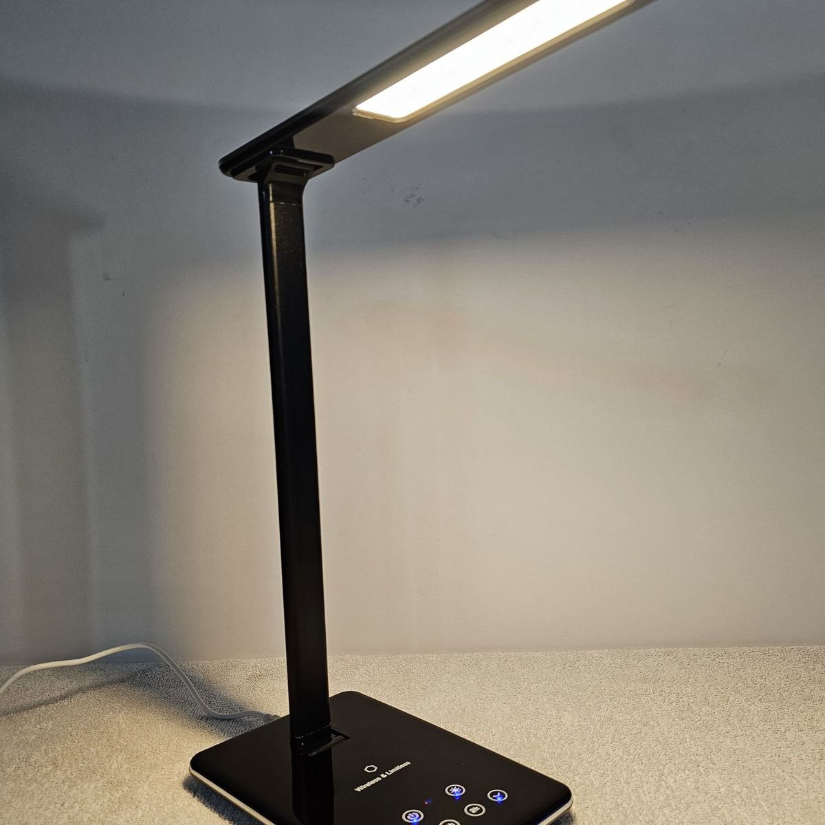 GENERICO - Lámpara de Mesa LED Negra con Carga inalambrica