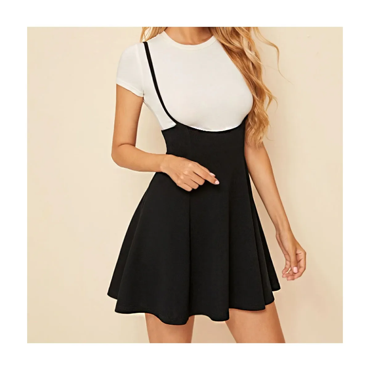 42AROZINA - Vestido plisado evasé de talle alto elástico con tirantes