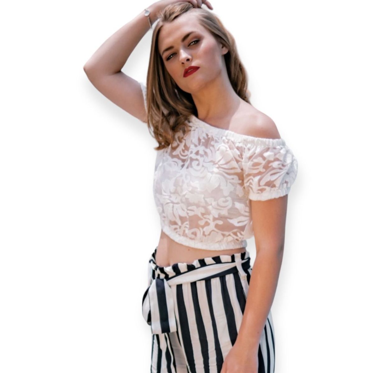 AMA OUTFITTERS - BLUSA DE ENCAJE CAMILA