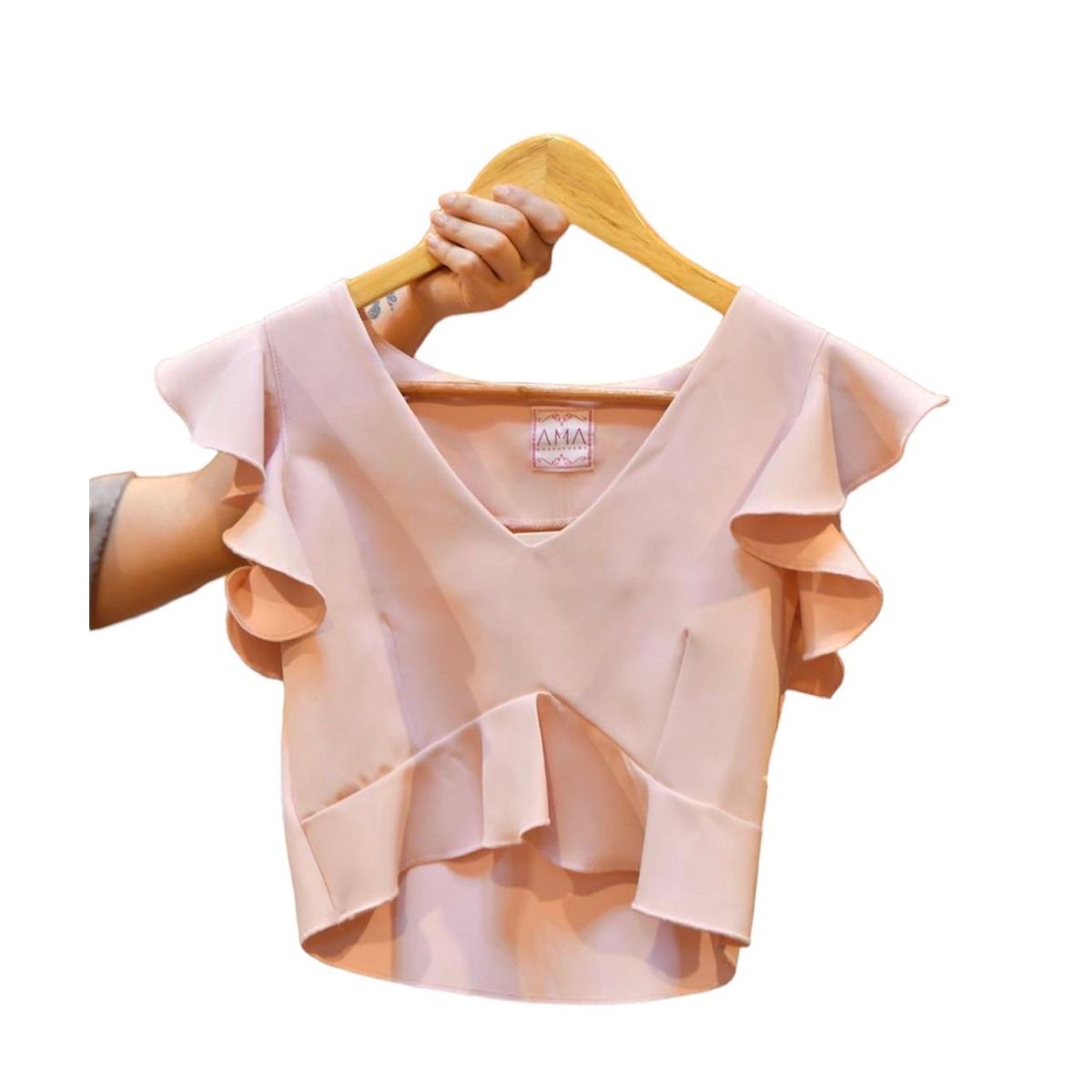 AMA OUTFITTERS - TOP CORTO CON BOBOS BALI