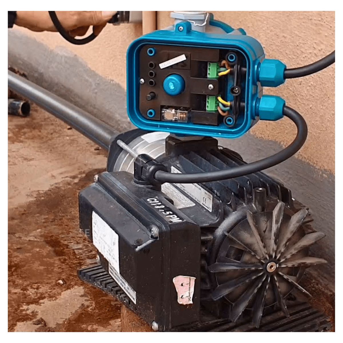 TOTAL TOOLS - SWITCH CONTROLADOR DE BOMBA AUTOMÁTICO15-10BAR 10A de1 Pulgada TOTAL