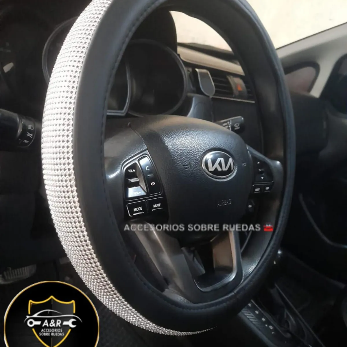 GENERICO - FUNDAS DE TIMON CUERO CON BRILLANTES