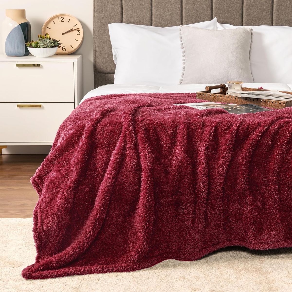 GENERICO - CUBRECAMA  TRES  PLAZAS KING DE PELUCHE PELO CORTO VINO
