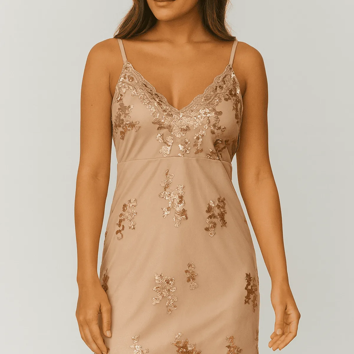 AMA OUTFITTERS - VESTIDO BORDADO DE TIRAS CHARLOTTE