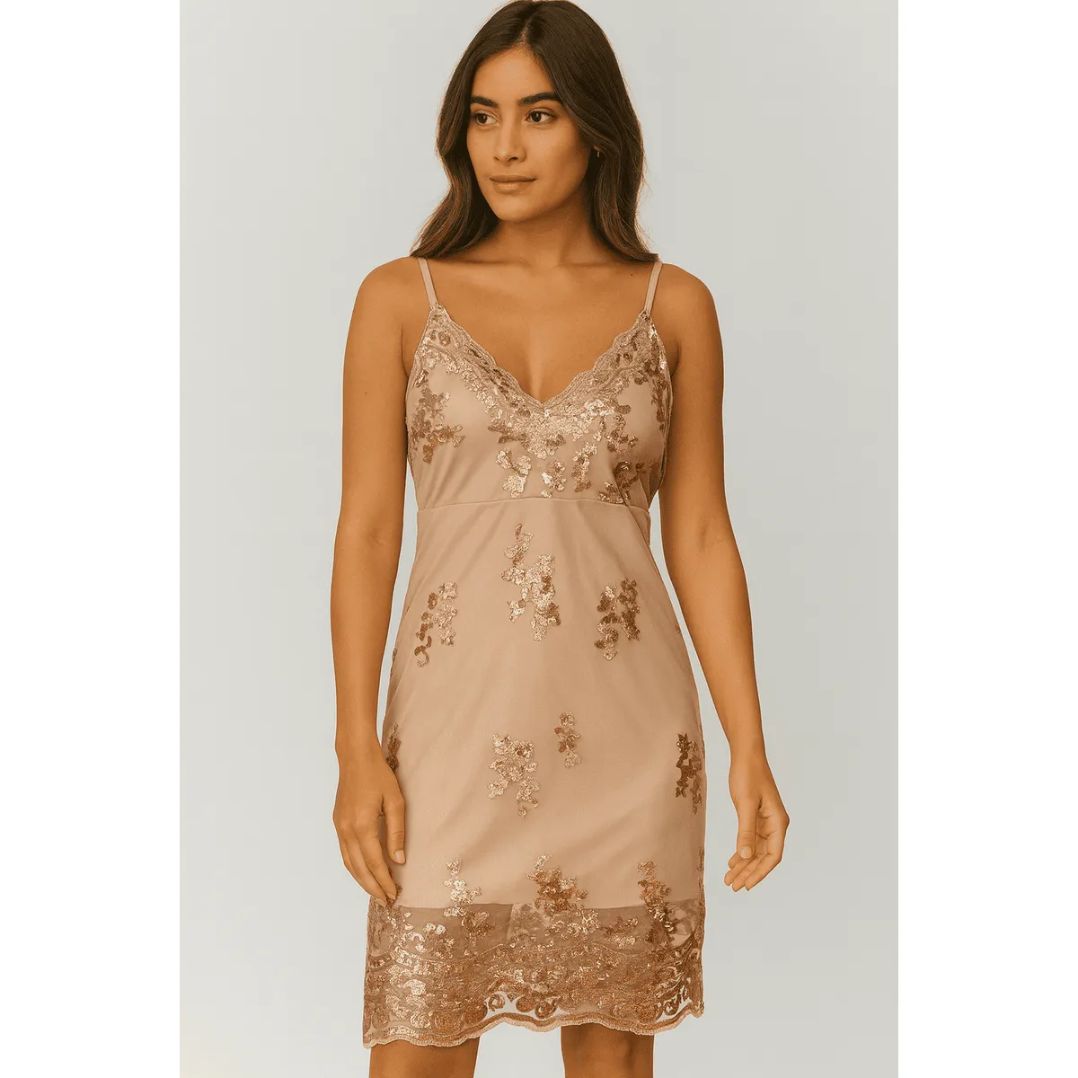 AMA OUTFITTERS - VESTIDO BORDADO DE TIRAS CHARLOTTE